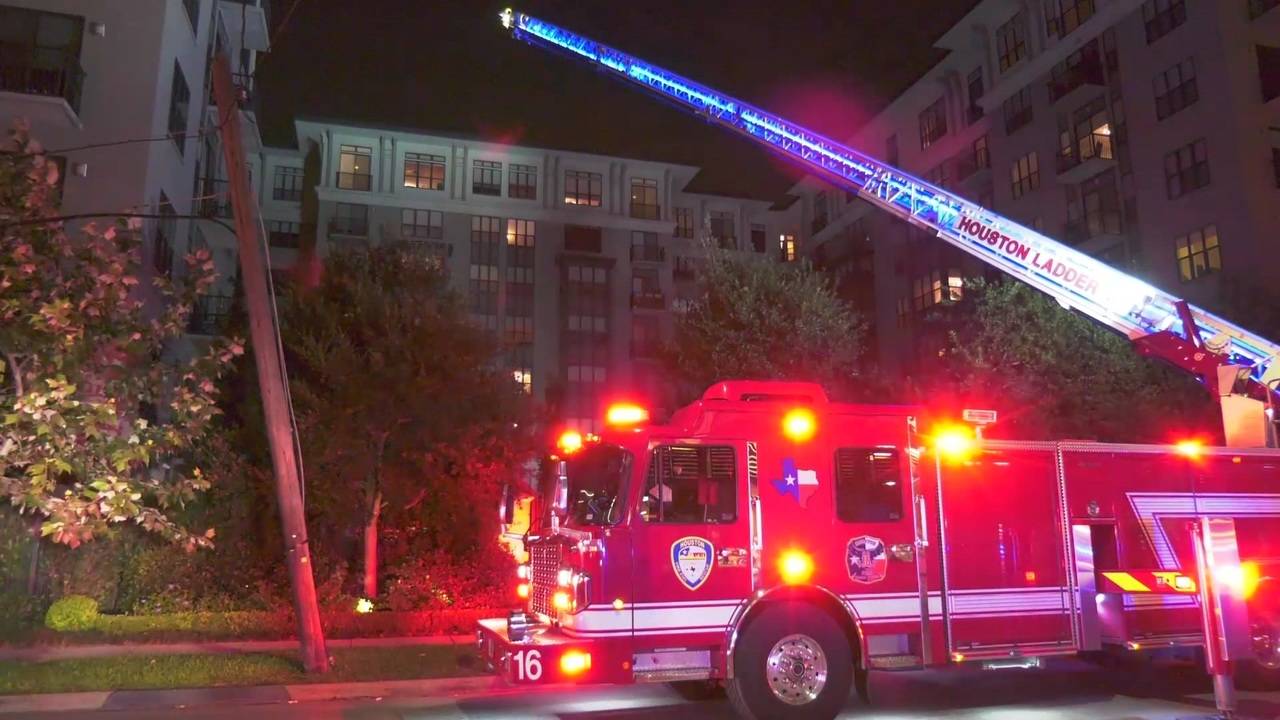 Firefighter Battle 8 Story Apartment Fire In Midtown